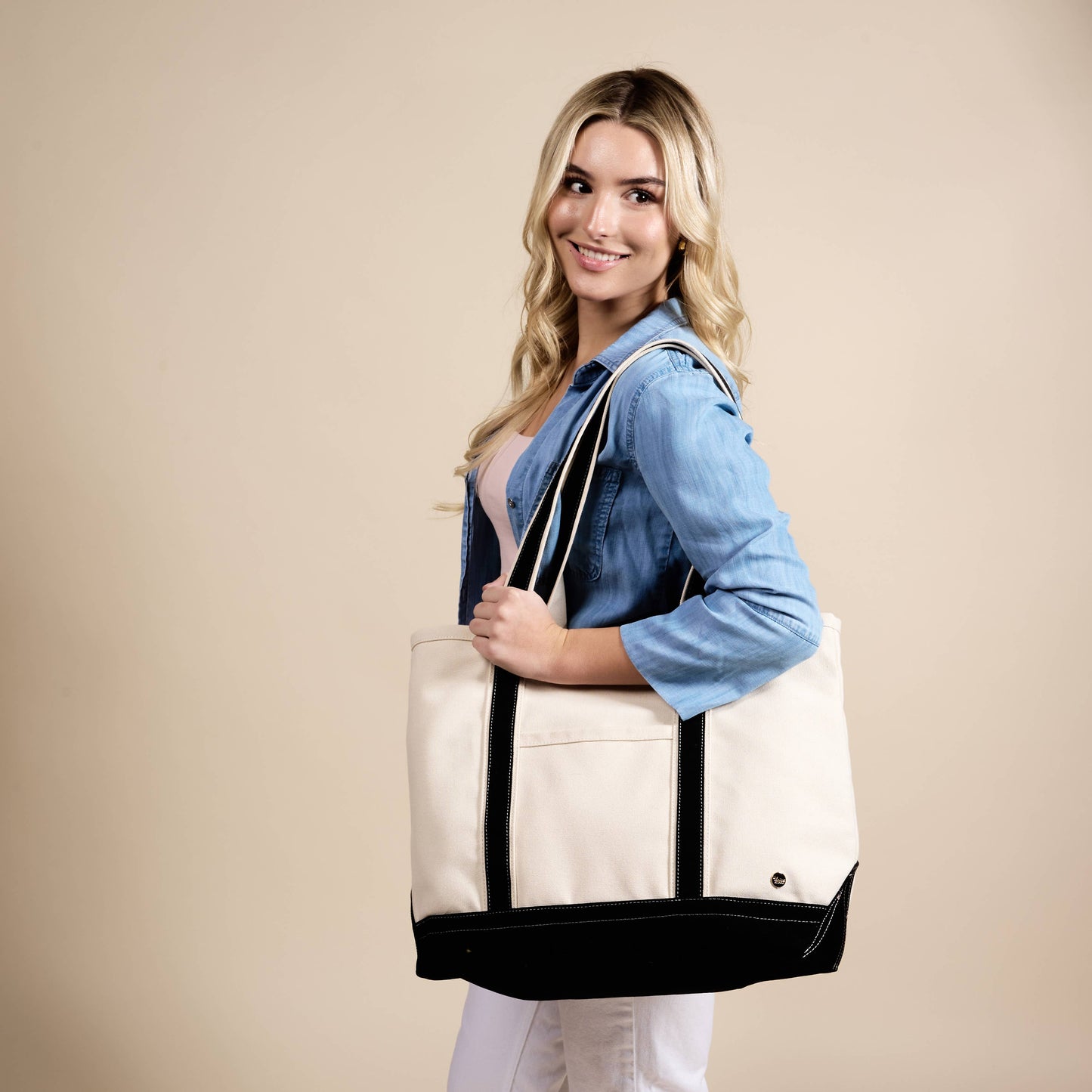 The Signature Canvas Tote Bag – Black
